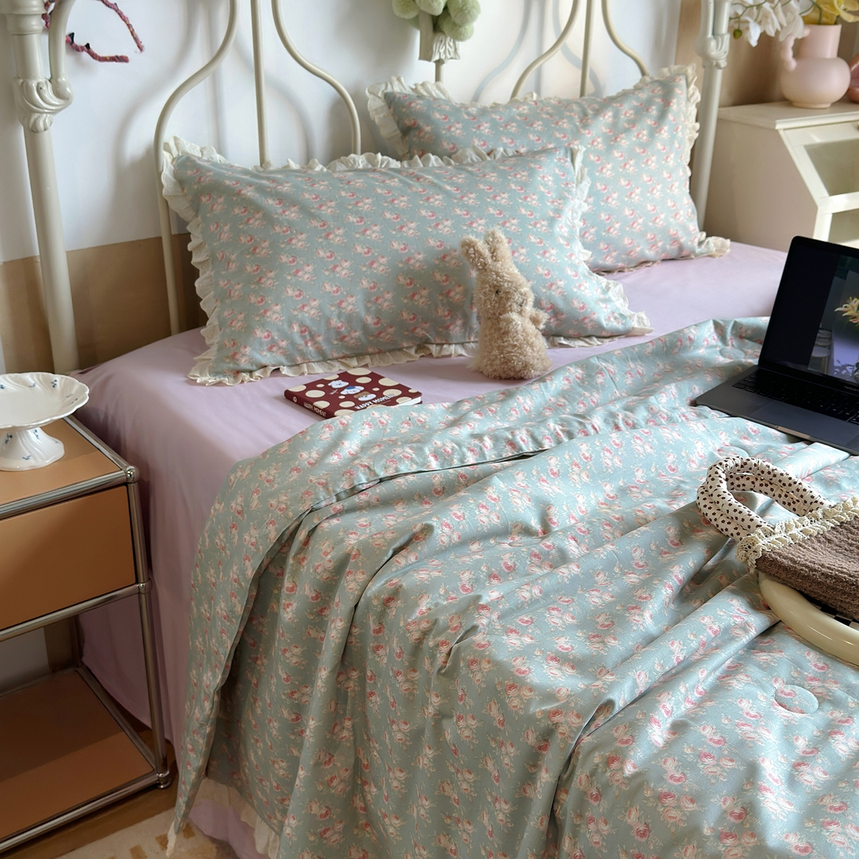 91家纺网 家纺一手货源 找家纺 绫韵家纺 2026新品夏季韩式浪漫小花边空调被夏被薄被子套件系列 黛蕊幽梦