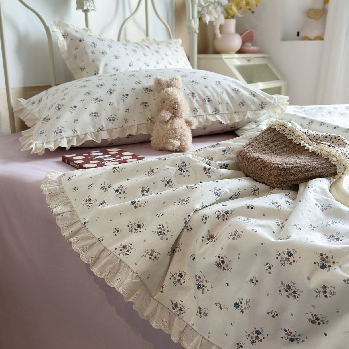 91家纺网 家纺一手货源 找家纺 绫韵家纺 2026新品夏季韩式浪漫小花边空调被夏被薄被子套件系列 蔓延