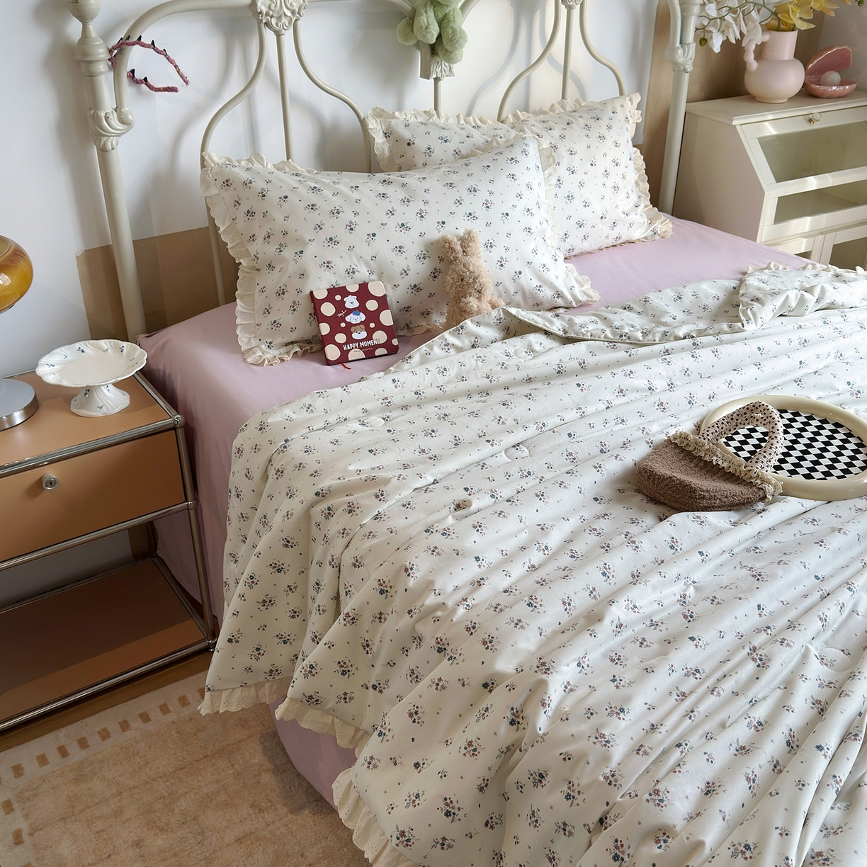 91家纺网 家纺一手货源 找家纺 绫韵家纺 2026新品夏季韩式浪漫小花边空调被夏被薄被子套件系列 蔓延