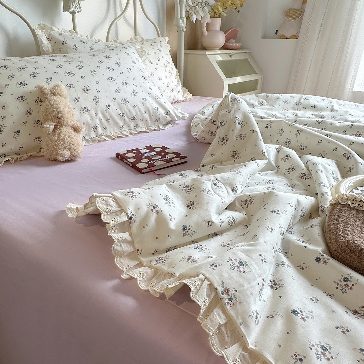 91家纺网 家纺一手货源 找家纺 绫韵家纺 2026新品夏季韩式浪漫小花边空调被夏被薄被子套件系列 蔓延