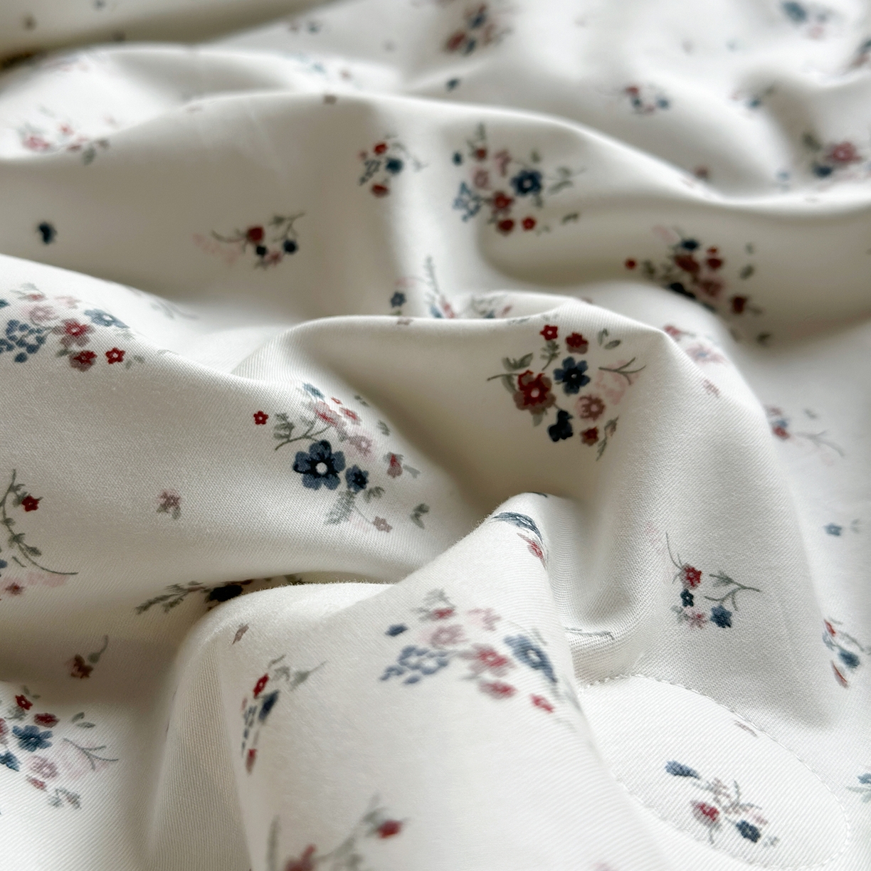 91家纺网 家纺一手货源 找家纺 绫韵家纺 2026新品夏季韩式浪漫小花边空调被夏被薄被子套件系列 蔓延