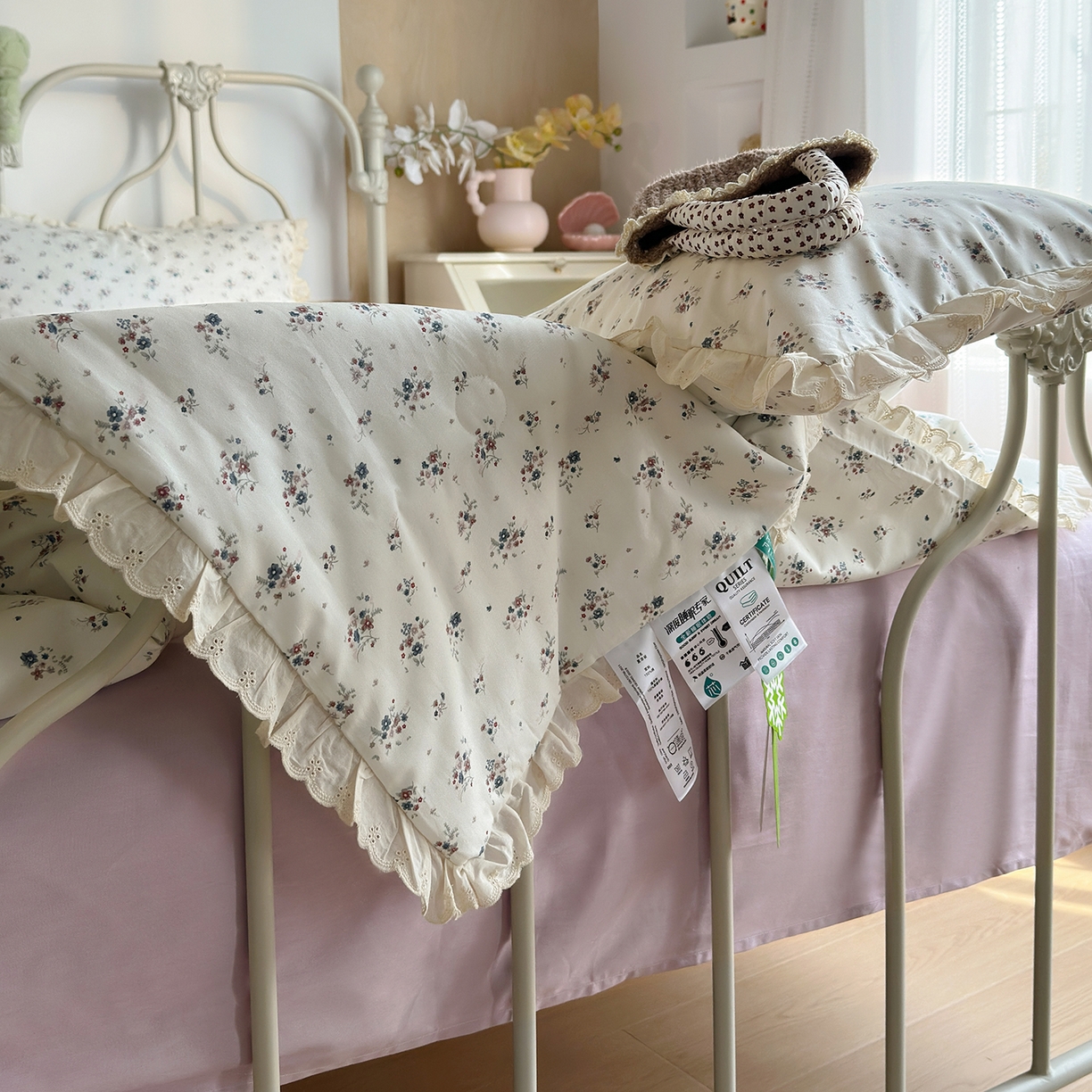 91家纺网 家纺一手货源 找家纺 绫韵家纺 2026新品夏季韩式浪漫小花边空调被夏被薄被子套件系列 蔓延