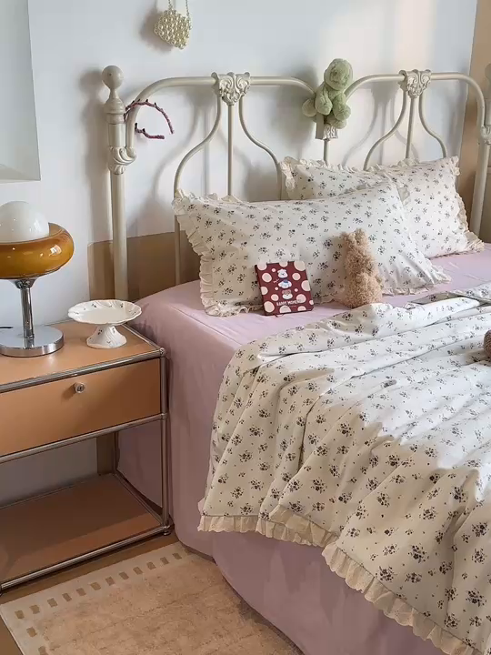 91家纺网 家纺一手货源 找家纺 绫韵家纺 2026新品夏季韩式浪漫小花边空调被夏被薄被子套件系列 蔓延