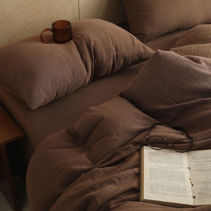 91家纺网 家纺一手货源 找家纺 双层纱家居 2025新款千鸟格全棉纯棉色织双层纱四件套 弥山-咖色