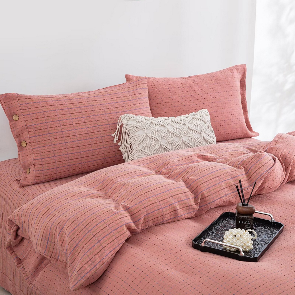 91家纺网 家纺一手货源 找家纺 双层纱家居 2025新款全棉纯棉色织提花双层纱四件套 彩虹格-粉纽扣款