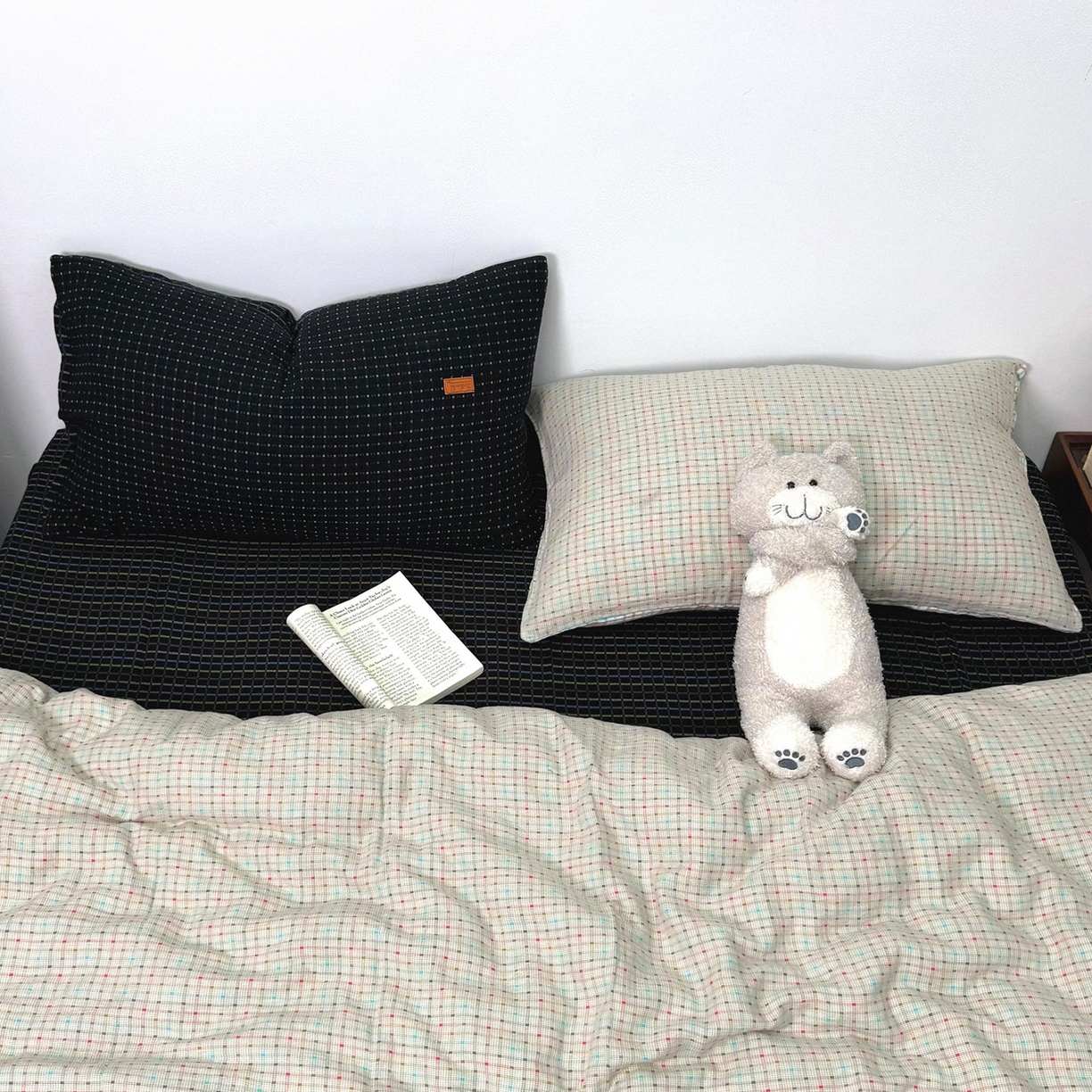 91家纺网 家纺一手货源 找家纺 双层纱家居 2025新款全棉纯棉色织提花双层纱四件套 彩虹格-米白+黑