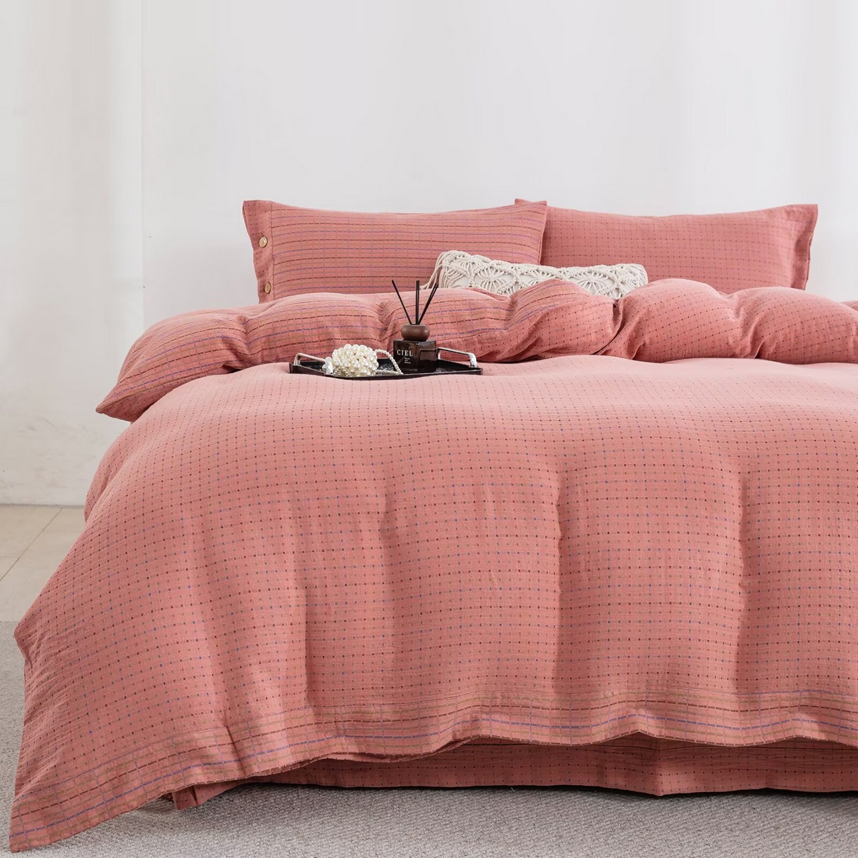 91家纺网 家纺一手货源 找家纺 双层纱家居 2025新款全棉纯棉色织提花双层纱四件套 彩虹格-粉纽扣款