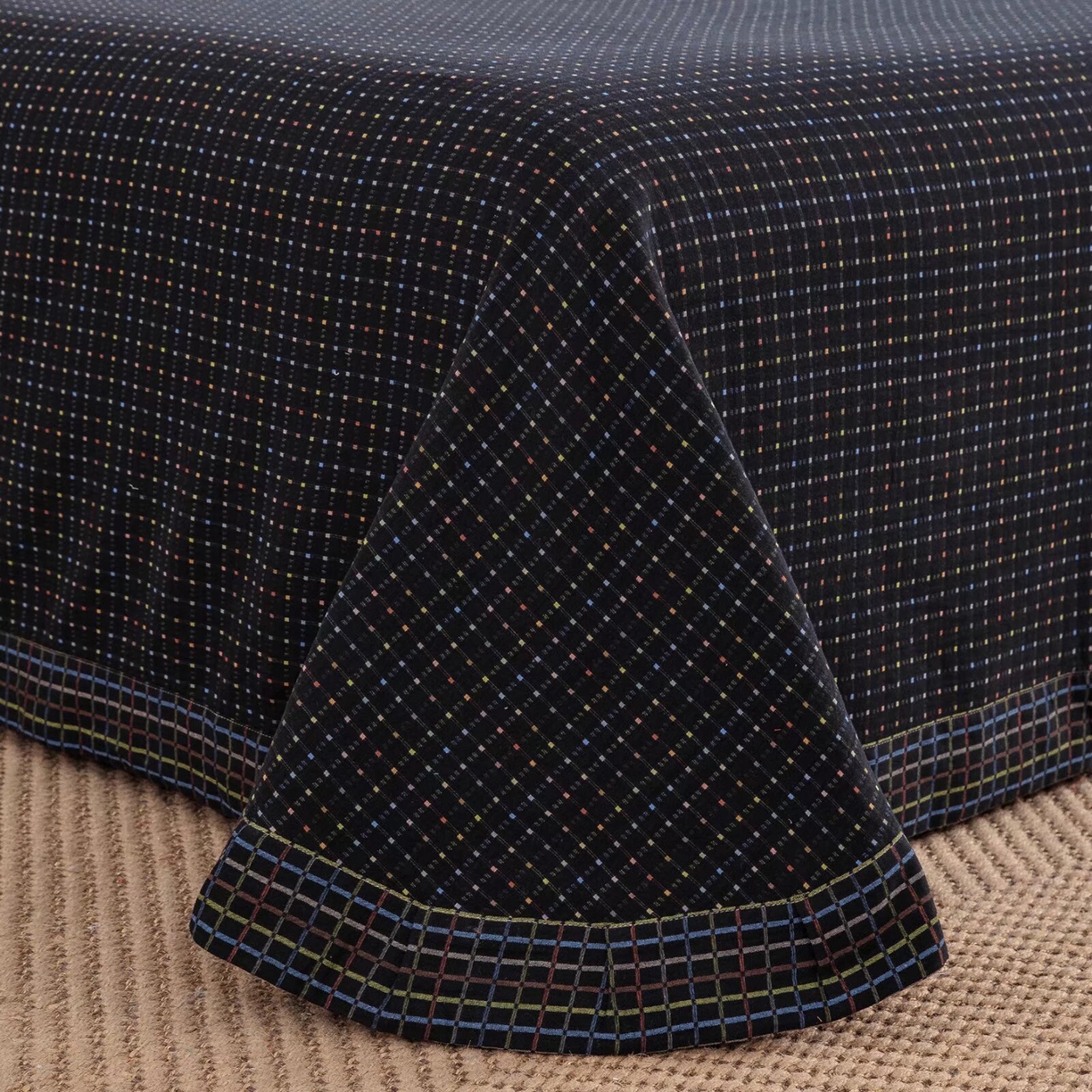 91家纺网 家纺一手货源 找家纺 双层纱家居 2025新款全棉纯棉色织提花双层纱四件套 彩虹格-黑纽扣款