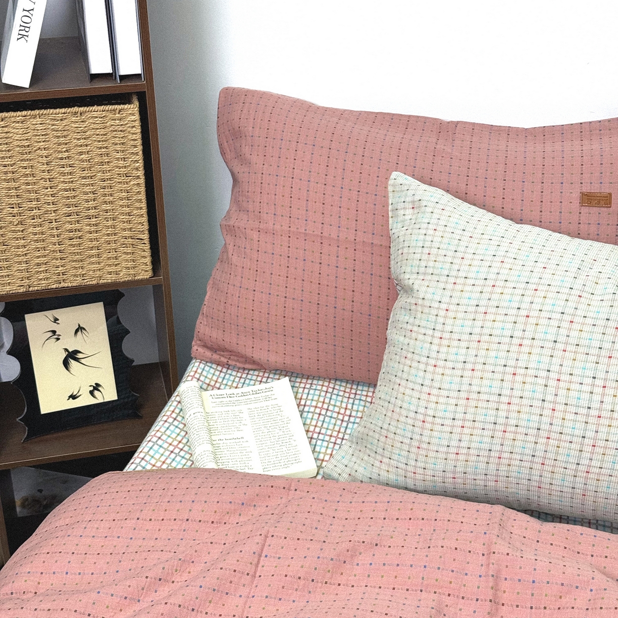 91家纺网 家纺一手货源 找家纺 双层纱家居 2025新款全棉纯棉色织提花双层纱四件套 彩虹格-米白+粉