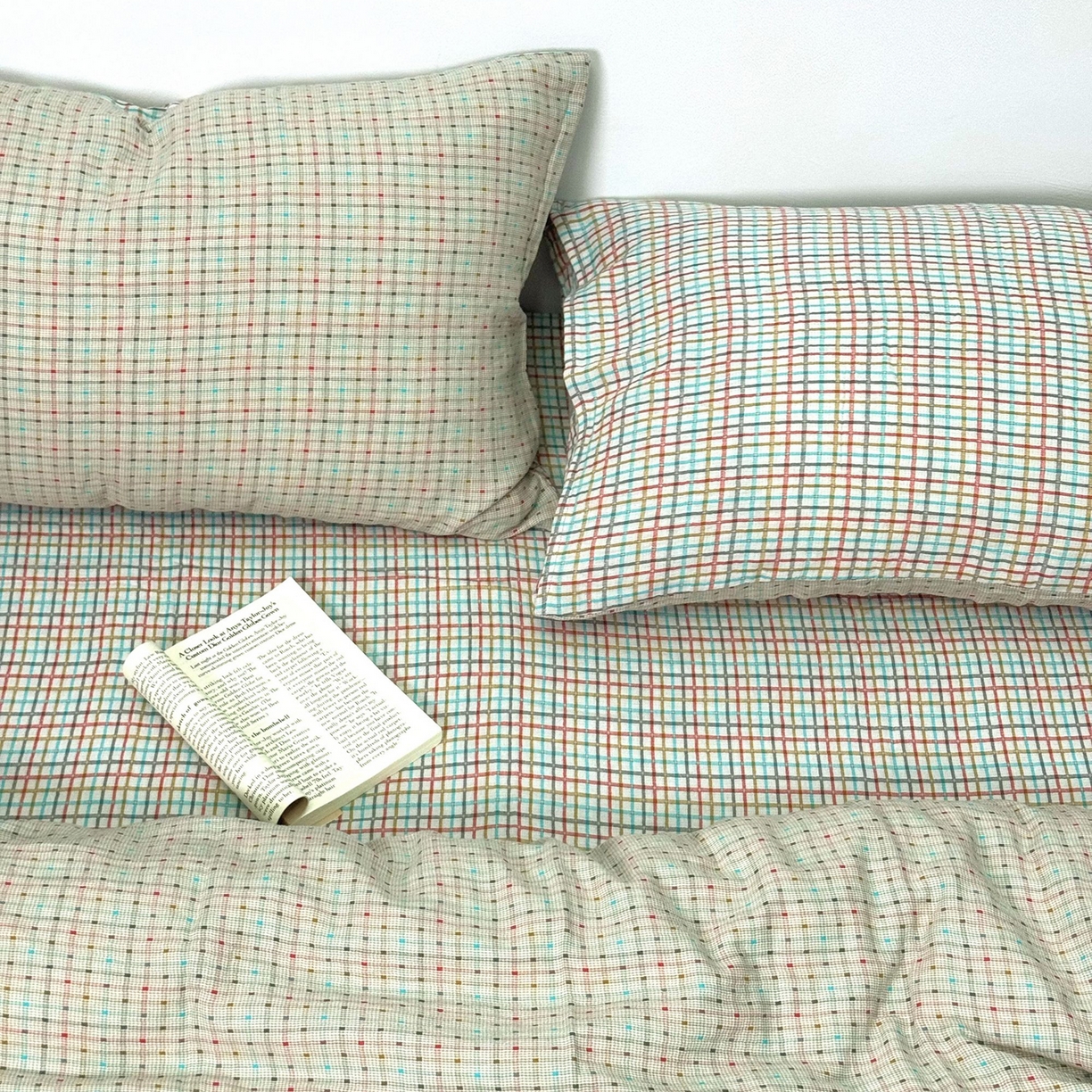 91家纺网 家纺一手货源 找家纺 双层纱家居 2025新款全棉纯棉色织提花双层纱四件套 彩虹格-米白