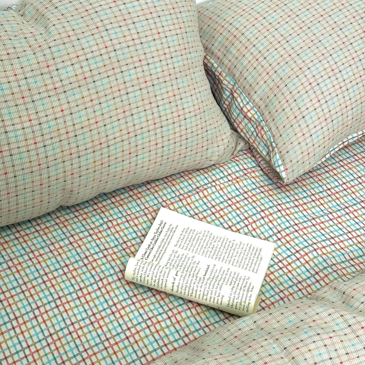 91家纺网 家纺一手货源 找家纺 双层纱家居 2025新款全棉纯棉色织提花双层纱四件套 彩虹格-米白