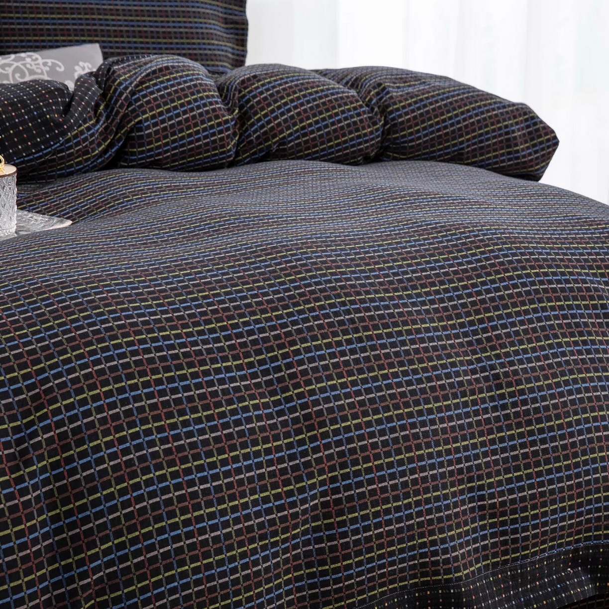 91家纺网 家纺一手货源 找家纺 双层纱家居 2025新款全棉纯棉色织提花双层纱四件套 彩虹格-黑纽扣款