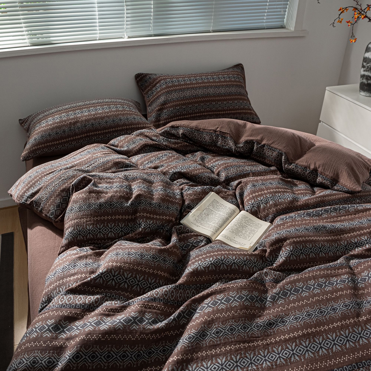 91家纺网 家纺一手货源 找家纺 双层纱家居 2025新款全棉纯棉色织提花双层纱四件套 波西米亚-咖色