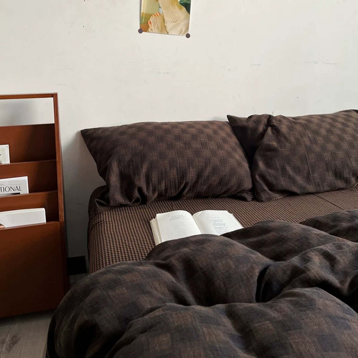 91家纺网 家纺一手货源 找家纺 双层纱家居 2025新款全棉纯棉色织双层纱四件套 时光织梦-咖色