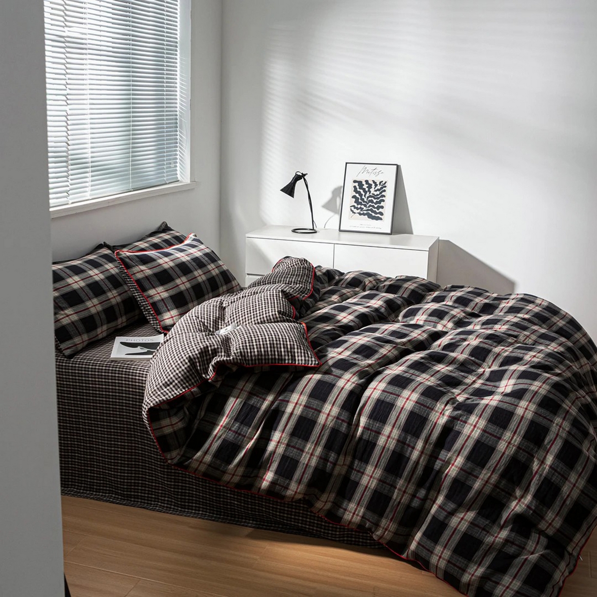 91家纺网 家纺一手货源 找家纺 双层纱家居 2025新款格缦全棉纯棉色织双层纱系列四件套 墨染