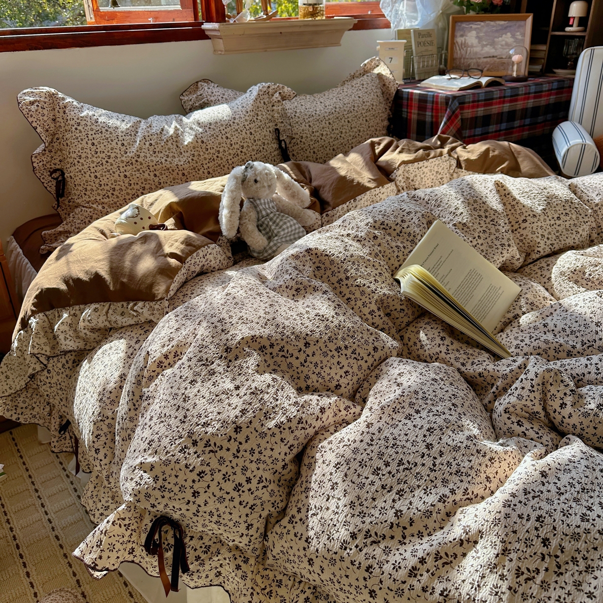 91家纺网 家纺一手货源 找家纺 阿曼达 2026新款日韩系复古印花小碎花花边蝴蝶结系列四件套 蝴蝶结-林间序-驼