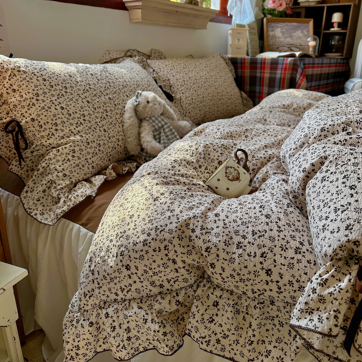 91家纺网 家纺一手货源 找家纺 阿曼达 2026新款日韩系复古印花小碎花花边蝴蝶结系列四件套 蝴蝶结-林间序-驼