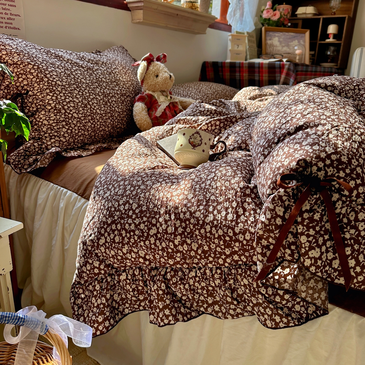 91家纺网 家纺一手货源 找家纺 阿曼达 2026新款日韩系复古印花小碎花花边蝴蝶结系列四件套 复古蝴蝶结-旧梦花-咖