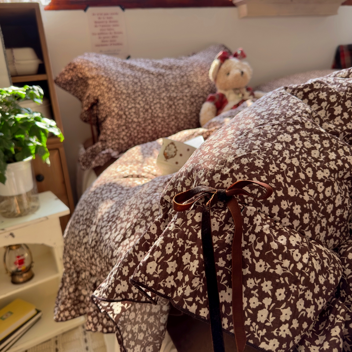 91家纺网 家纺一手货源 找家纺 阿曼达 2026新款日韩系复古印花小碎花花边蝴蝶结系列四件套 复古蝴蝶结-旧梦花-咖