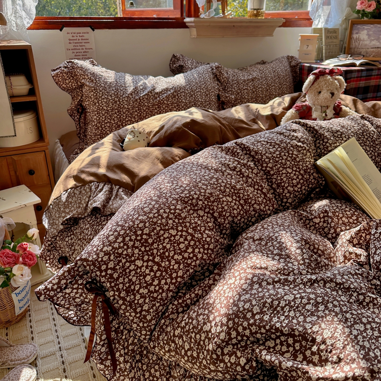 91家纺网 家纺一手货源 找家纺 阿曼达 2026新款日韩系复古印花小碎花花边蝴蝶结系列四件套 复古蝴蝶结-旧梦花-咖