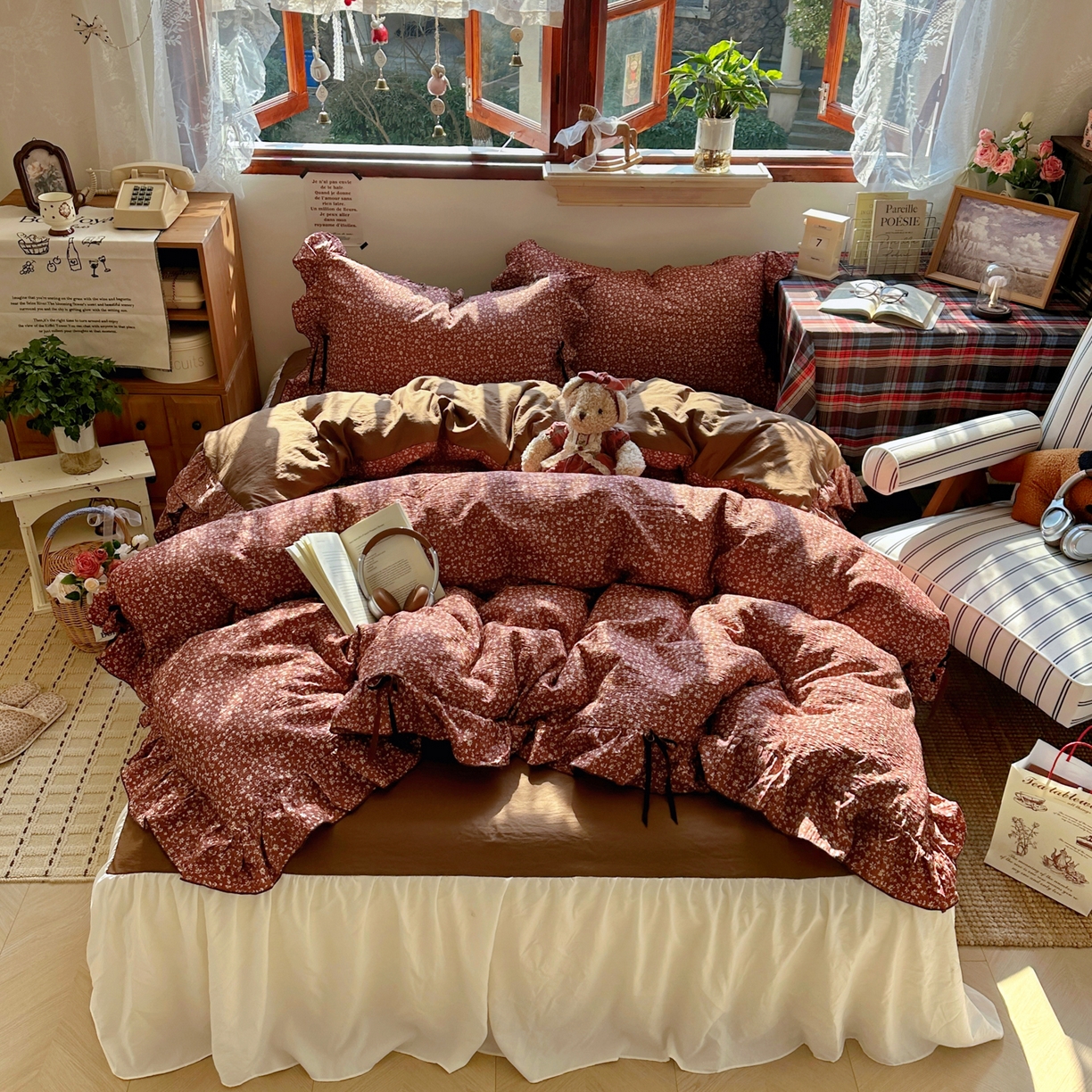 91家纺网 家纺一手货源 找家纺 阿曼达 2026新款日韩系复古印花小碎花花边蝴蝶结系列四件套 复古蝴蝶结-林间序-红