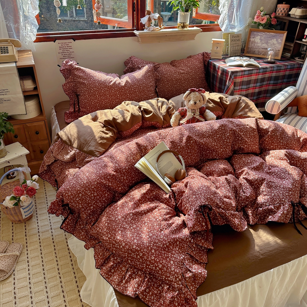 91家纺网 家纺一手货源 找家纺 阿曼达 2026新款日韩系复古印花小碎花花边蝴蝶结系列四件套 复古蝴蝶结-林间序-红