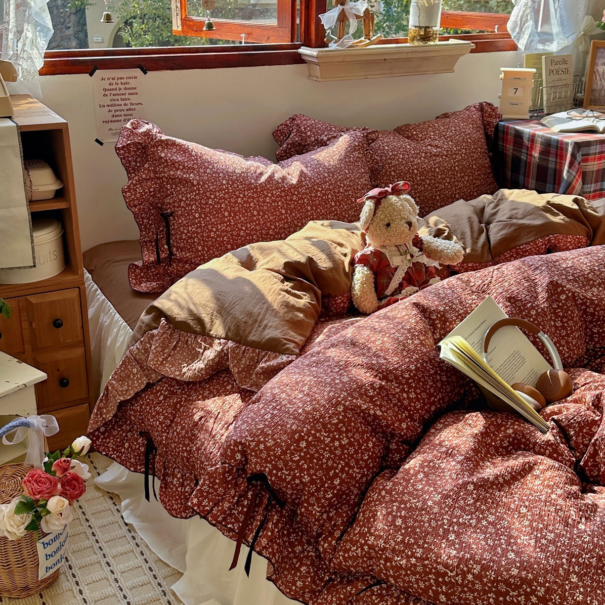 91家纺网 家纺一手货源 找家纺 阿曼达 2026新款日韩系复古印花小碎花花边蝴蝶结系列四件套 复古蝴蝶结-林间序-红