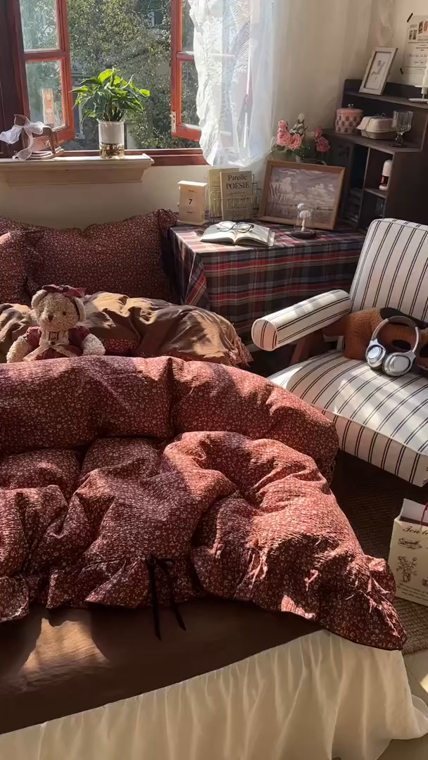 91家纺网 家纺一手货源 找家纺 阿曼达 2026新款日韩系复古印花小碎花花边蝴蝶结系列四件套 复古蝴蝶结-林间序-红