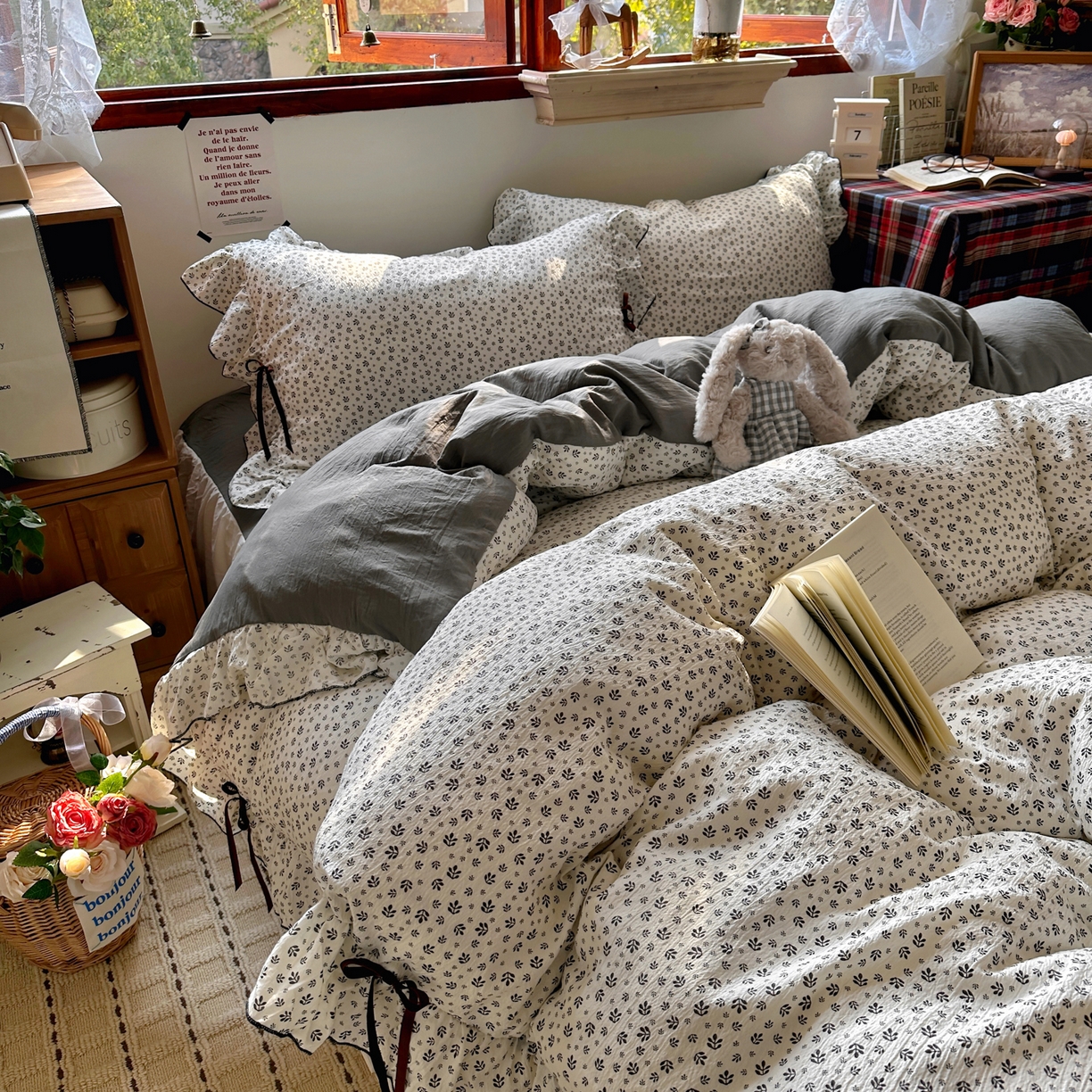 91家纺网 家纺一手货源 找家纺 阿曼达 2026新款日韩系复古印花小碎花花边蝴蝶结系列四件套 复古蝴蝶结-浅花-米灰