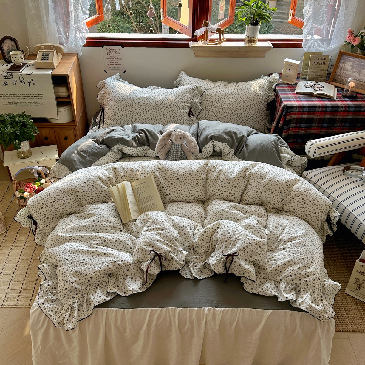 91家纺网 家纺一手货源 找家纺 阿曼达 2026新款日韩系复古印花小碎花花边蝴蝶结系列四件套 复古蝴蝶结-浅花-米灰