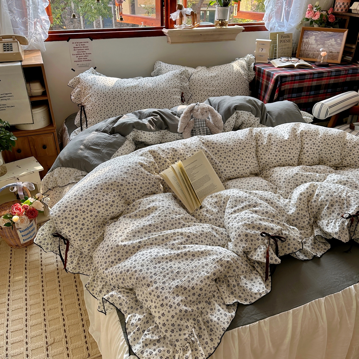 91家纺网 家纺一手货源 找家纺 阿曼达 2026新款日韩系复古印花小碎花花边蝴蝶结系列四件套 复古蝴蝶结-浅花-米灰