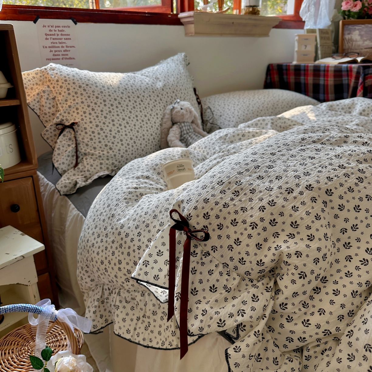 91家纺网 家纺一手货源 找家纺 阿曼达 2026新款日韩系复古印花小碎花花边蝴蝶结系列四件套 复古蝴蝶结-浅花-米灰