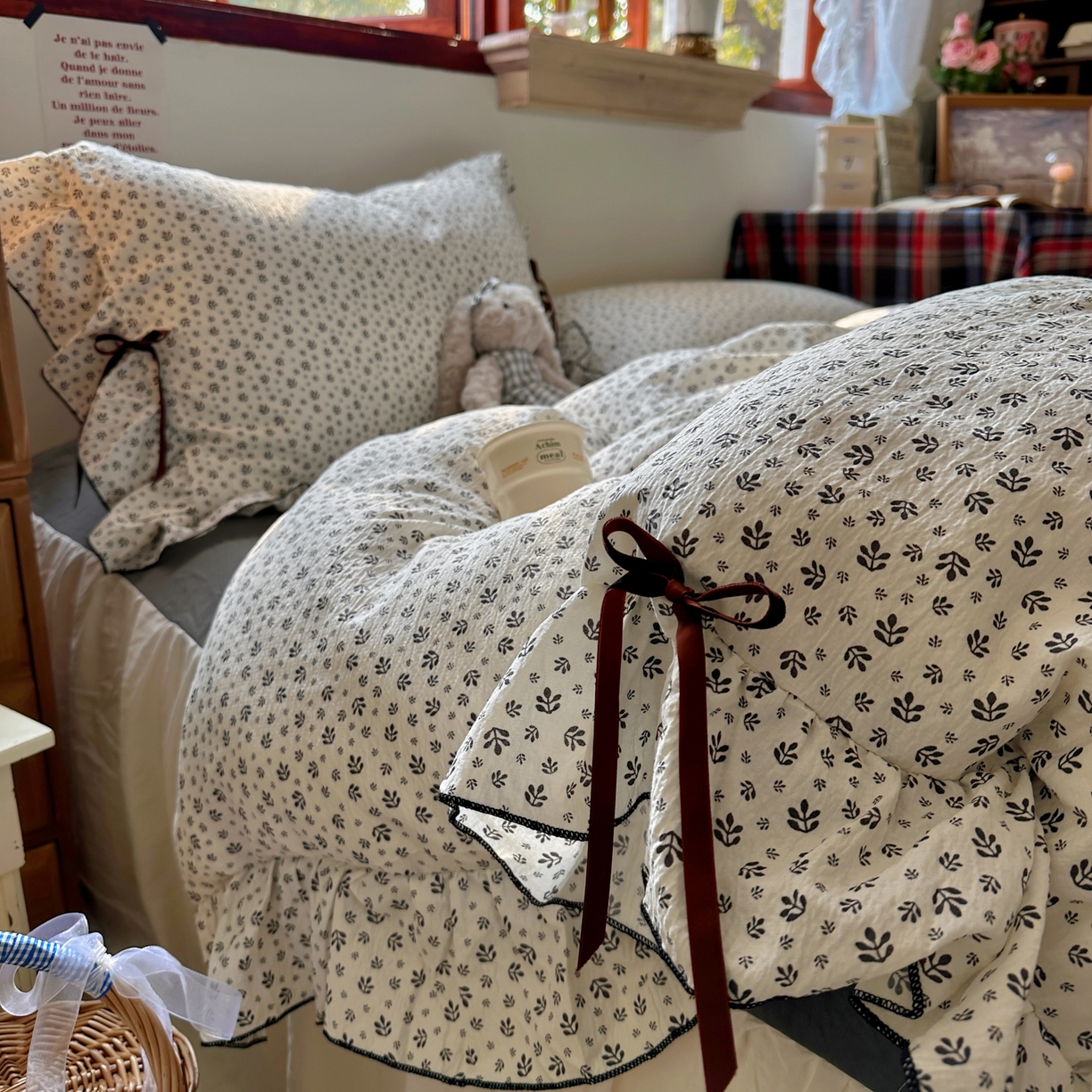 91家纺网 家纺一手货源 找家纺 阿曼达 2026新款日韩系复古印花小碎花花边蝴蝶结系列四件套 复古蝴蝶结-浅花-米灰