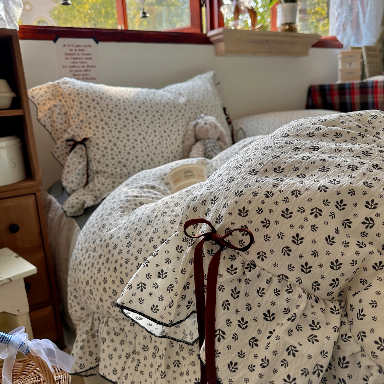 91家纺网 家纺一手货源 找家纺 阿曼达 2026新款日韩系复古印花小碎花花边蝴蝶结系列四件套 复古蝴蝶结-浅花-米灰