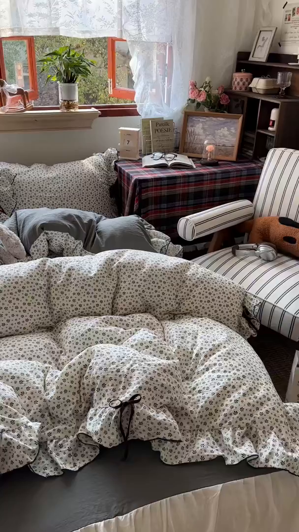 91家纺网 家纺一手货源 找家纺 阿曼达 2026新款日韩系复古印花小碎花花边蝴蝶结系列四件套 复古蝴蝶结-浅花-米灰