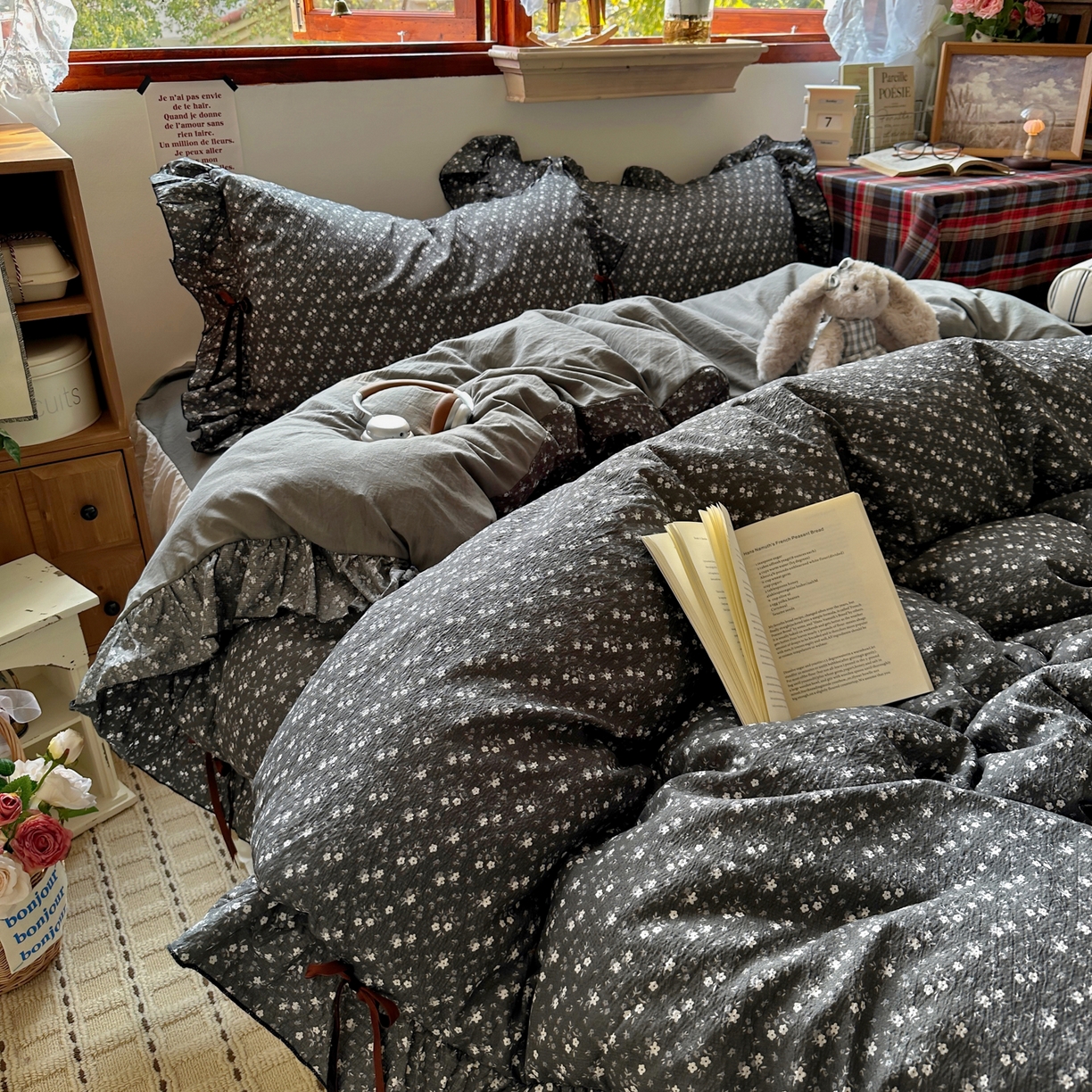 91家纺网 家纺一手货源 找家纺 阿曼达 2026新款日韩系复古印花小碎花花边蝴蝶结系列四件套 复古蝴蝶结-松月间-灰