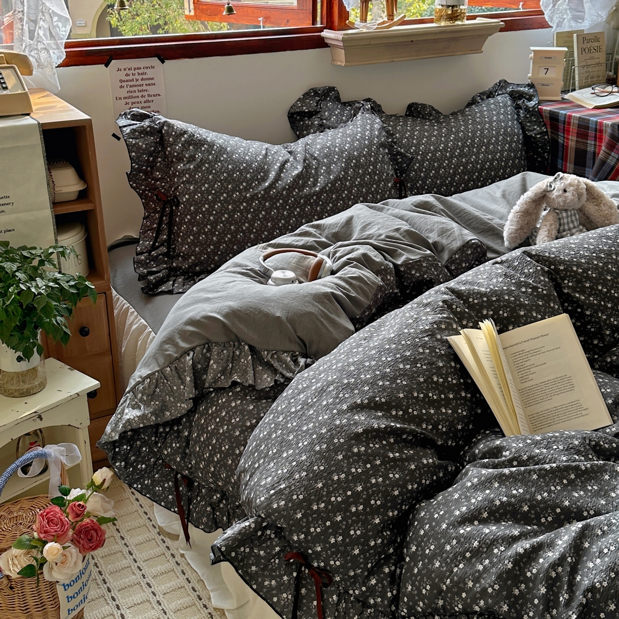 91家纺网 家纺一手货源 找家纺 阿曼达 2026新款日韩系复古印花小碎花花边蝴蝶结系列四件套 复古蝴蝶结-松月间-灰