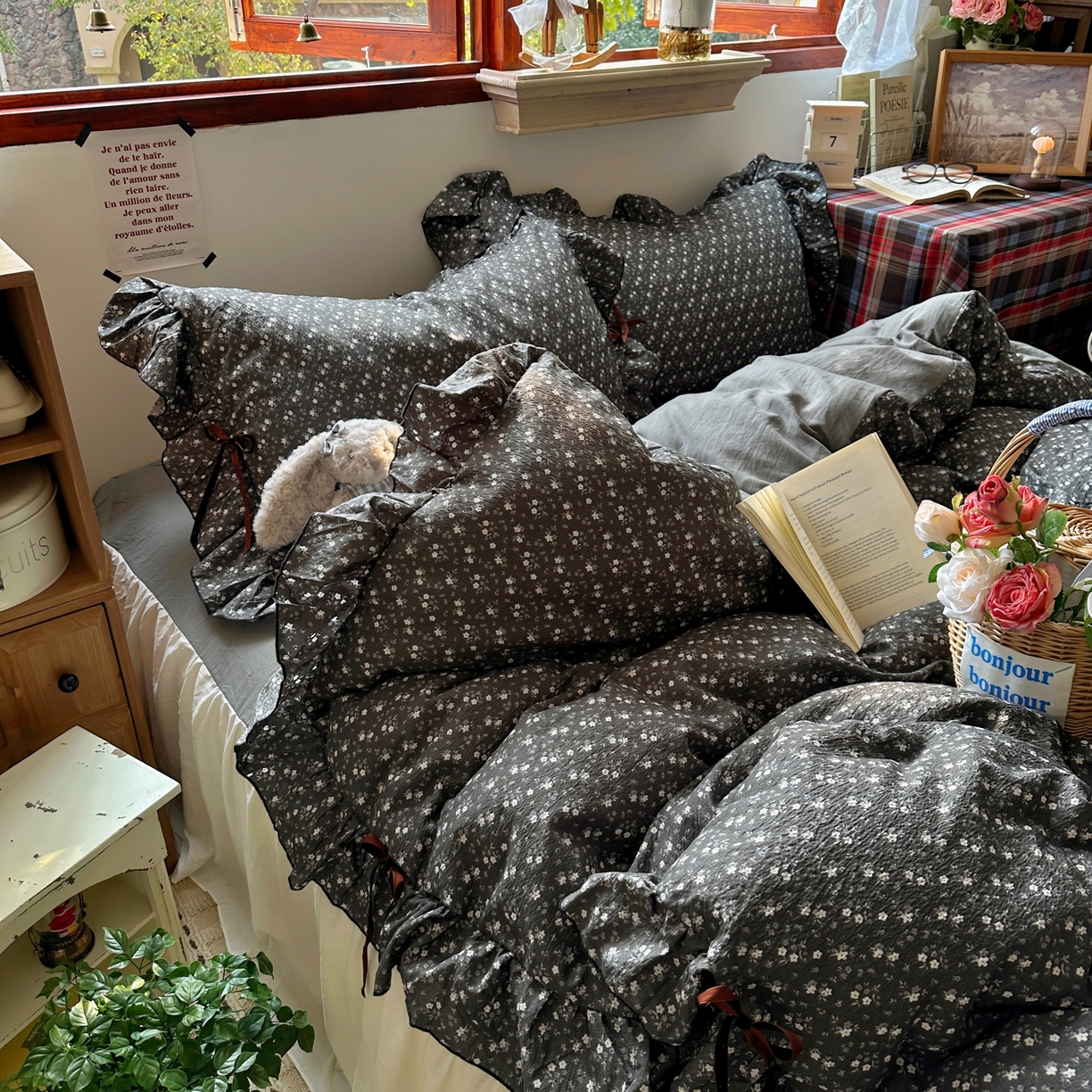 91家纺网 家纺一手货源 找家纺 阿曼达 2026新款日韩系复古印花小碎花花边蝴蝶结系列四件套 复古蝴蝶结-松月间-灰