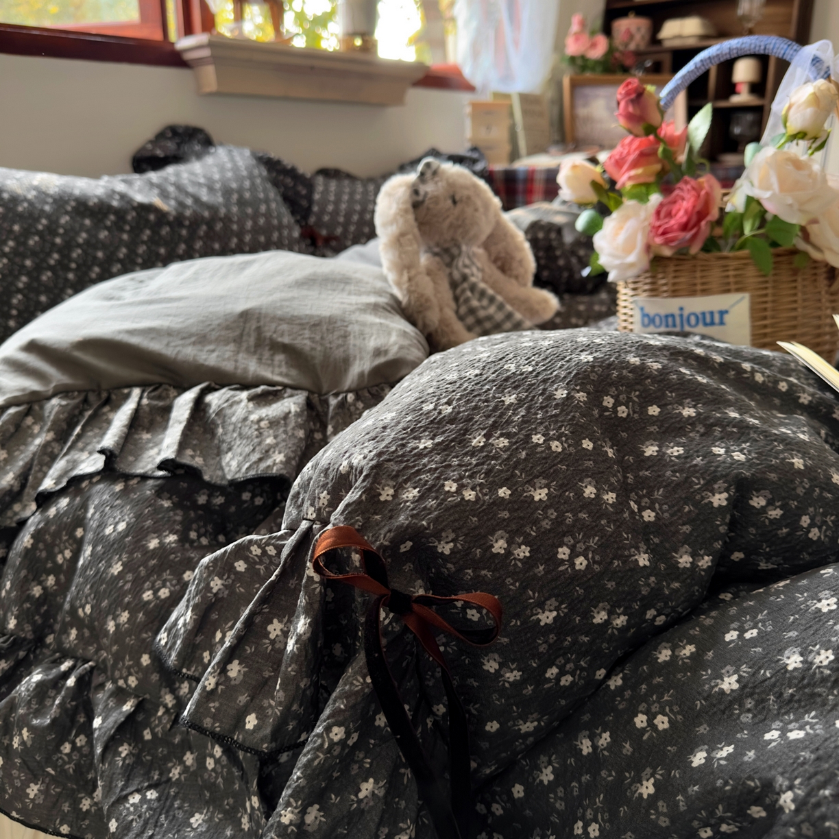 91家纺网 家纺一手货源 找家纺 阿曼达 2026新款日韩系复古印花小碎花花边蝴蝶结系列四件套 复古蝴蝶结-松月间-灰