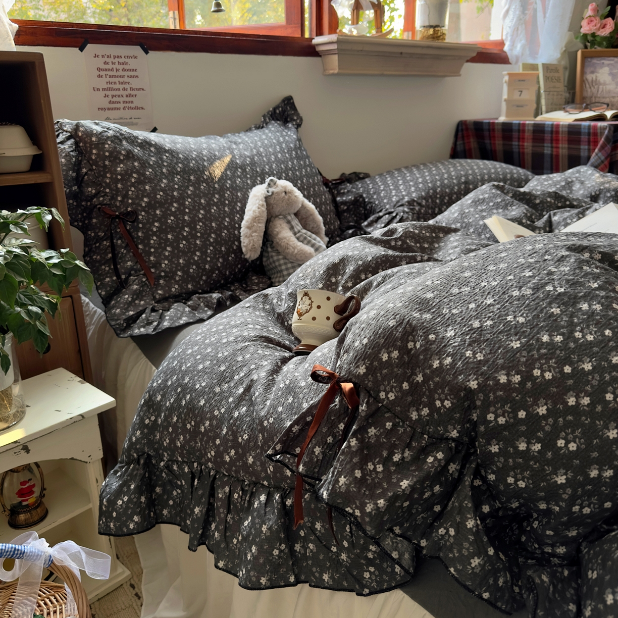 91家纺网 家纺一手货源 找家纺 阿曼达 2026新款日韩系复古印花小碎花花边蝴蝶结系列四件套 复古蝴蝶结-松月间-灰