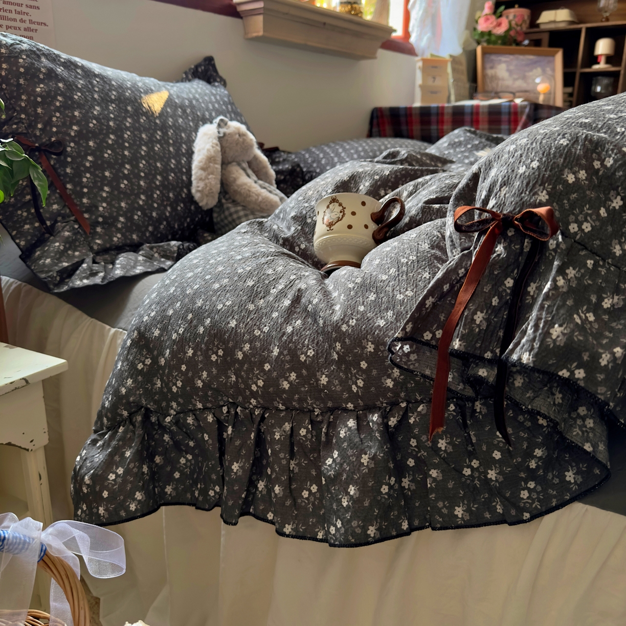 91家纺网 家纺一手货源 找家纺 阿曼达 2026新款日韩系复古印花小碎花花边蝴蝶结系列四件套 复古蝴蝶结-松月间-灰