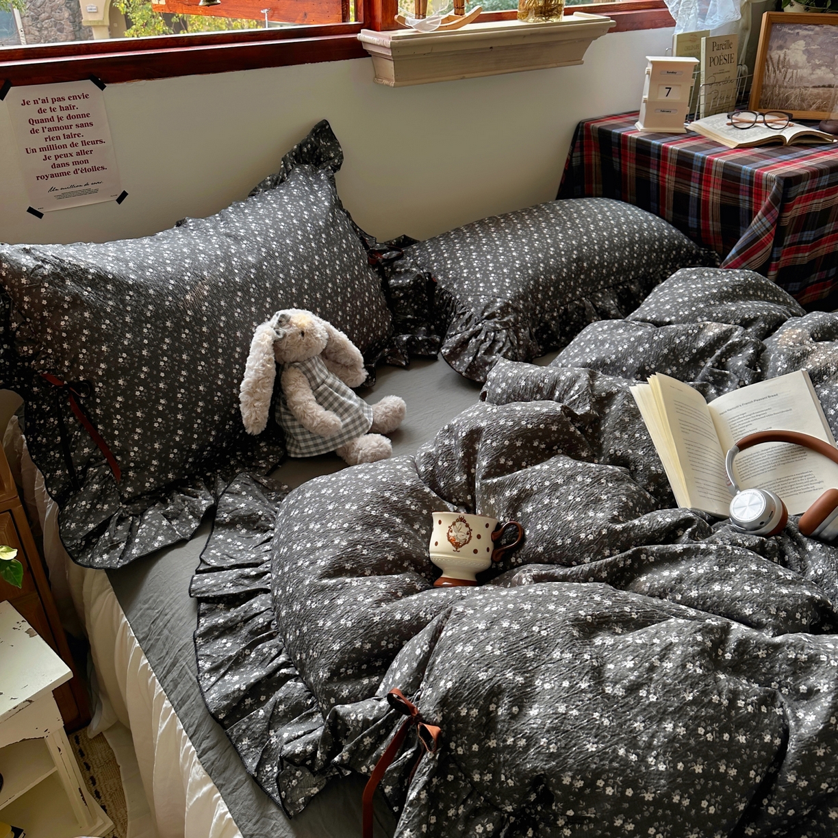 91家纺网 家纺一手货源 找家纺 阿曼达 2026新款日韩系复古印花小碎花花边蝴蝶结系列四件套 复古蝴蝶结-松月间-灰