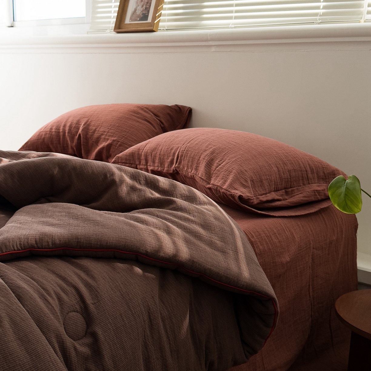 91家纺网 家纺一手货源 找家纺 双层纱家居 2025新款弥山AA版全棉色织提花双层纱春秋被冬被被子被芯 弥山-咖色