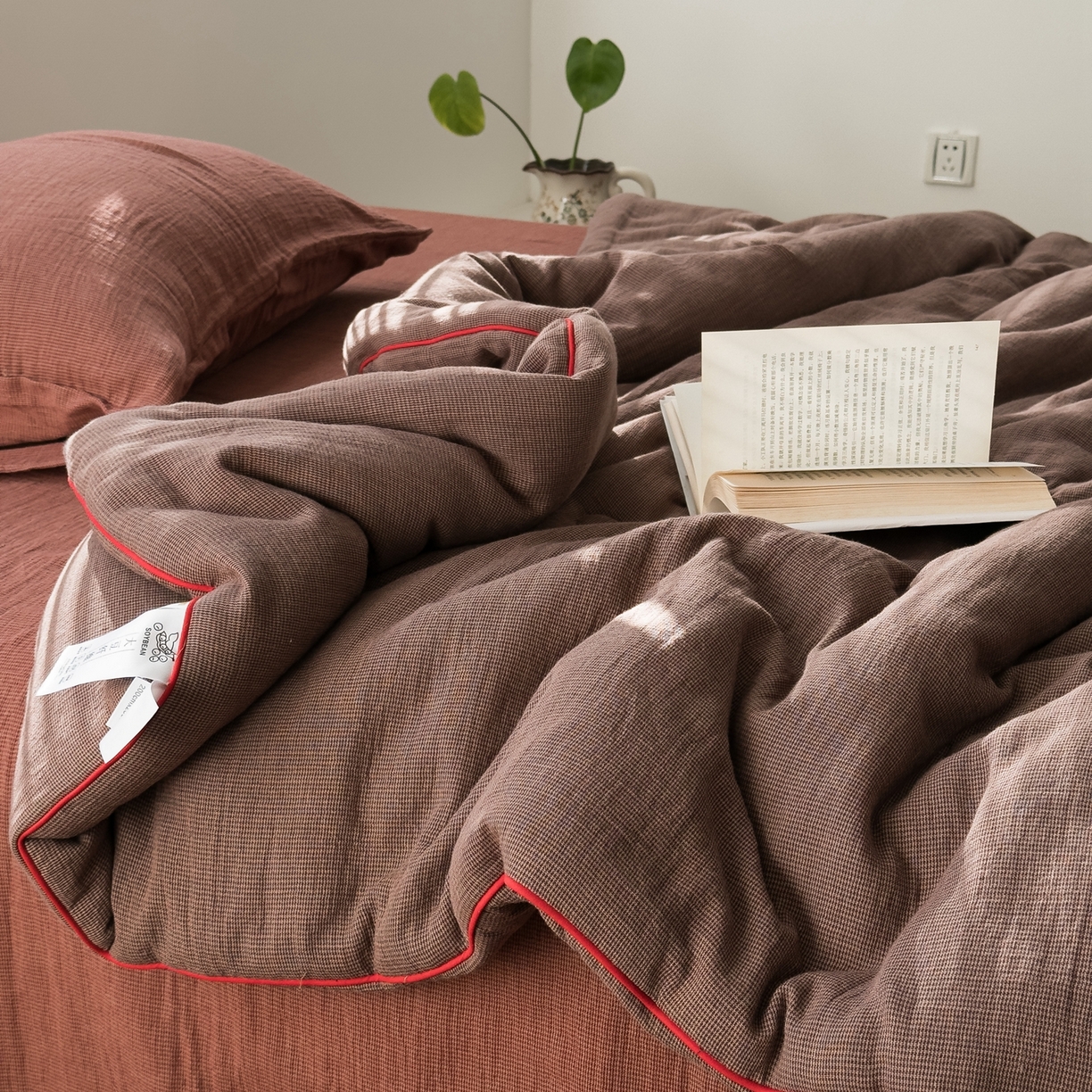 91家纺网 家纺一手货源 找家纺 双层纱家居 2025新款弥山AA版全棉色织提花双层纱春秋被冬被被子被芯 弥山-咖色