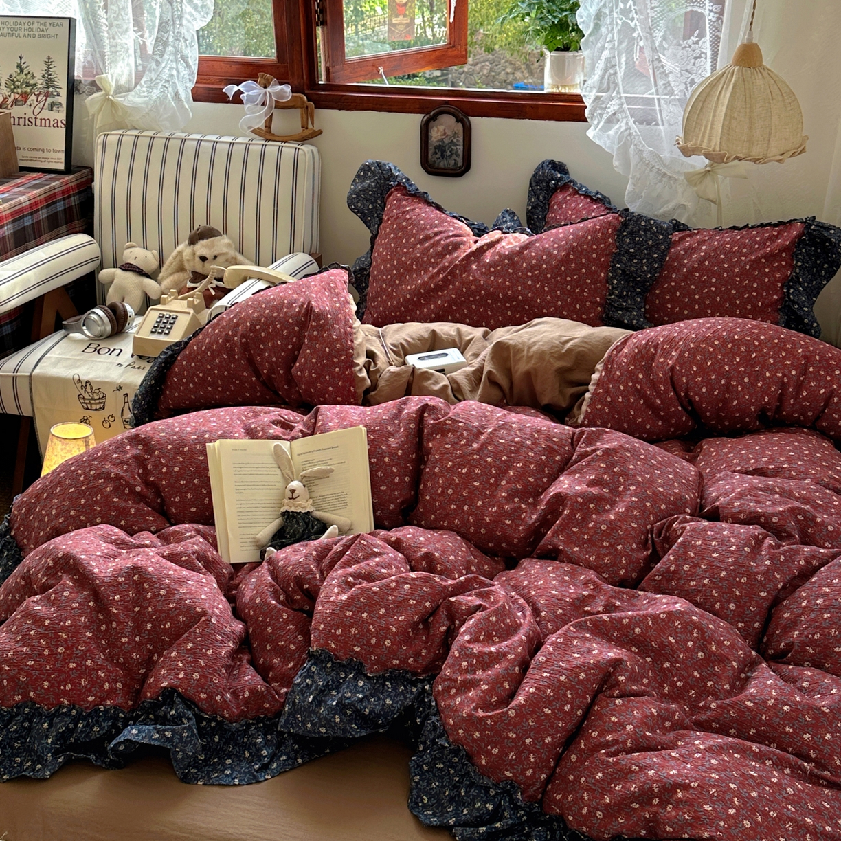 91家纺网 家纺一手货源 找家纺 阿曼达 2026新款印花复古森系小碎花花边款四件套 复古森系-浆果藤-红