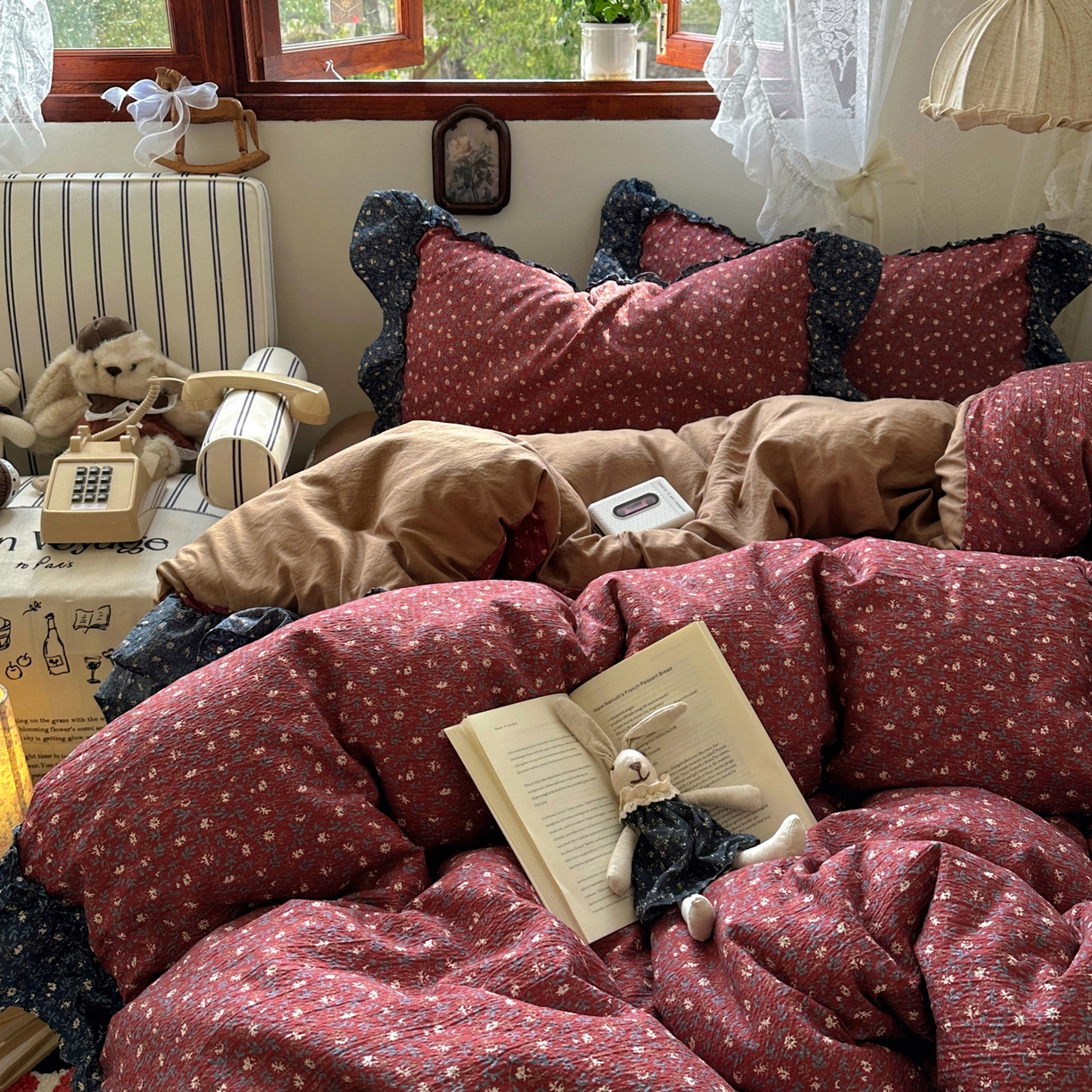 91家纺网 家纺一手货源 找家纺 阿曼达 2026新款印花复古森系小碎花花边款四件套 复古森系-浆果藤-红