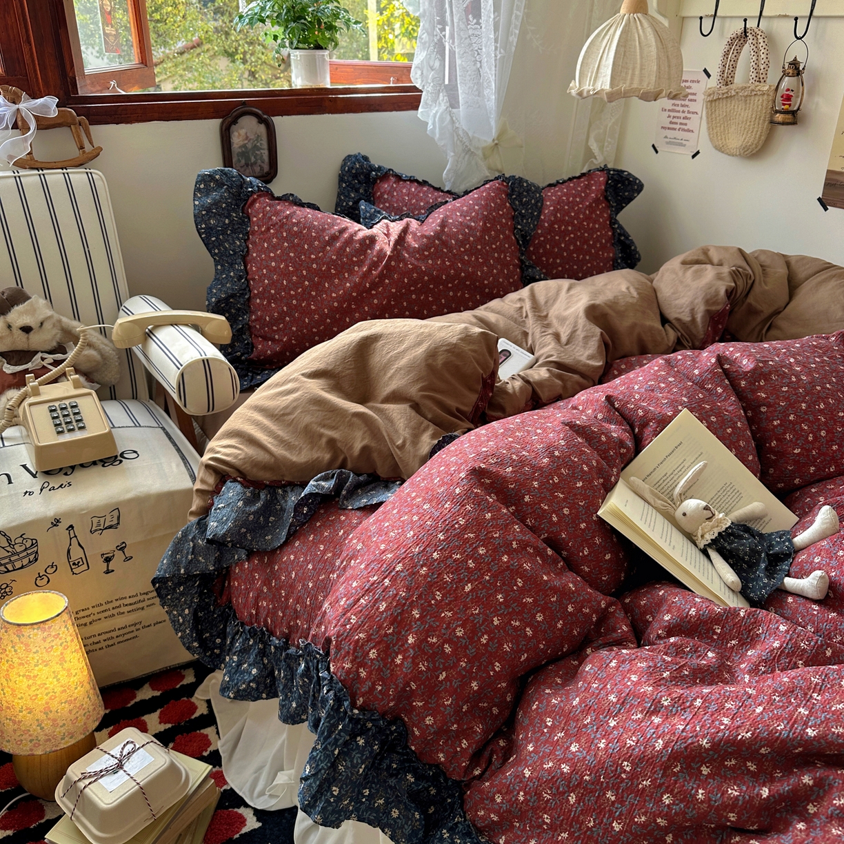 91家纺网 家纺一手货源 找家纺 阿曼达 2026新款印花复古森系小碎花花边款四件套 复古森系-浆果藤-红