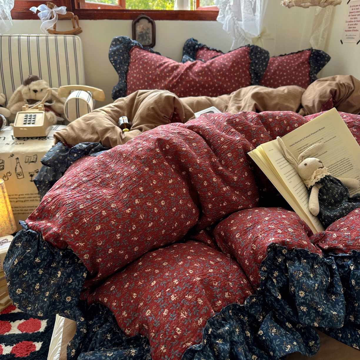 91家纺网 家纺一手货源 找家纺 阿曼达 2026新款印花复古森系小碎花花边款四件套 复古森系-浆果藤-红