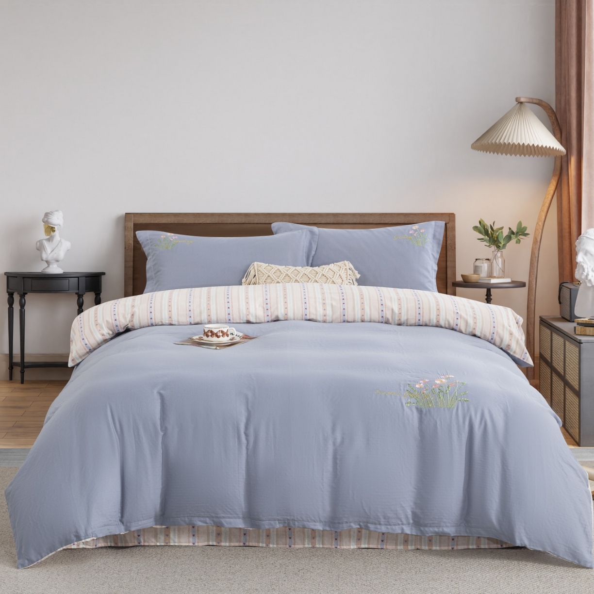 91家纺网 家纺一手货源 找家纺 双层纱家居 2026新款全棉纯棉双层纱绣花绣花四件套初语 初语-雾霾蓝