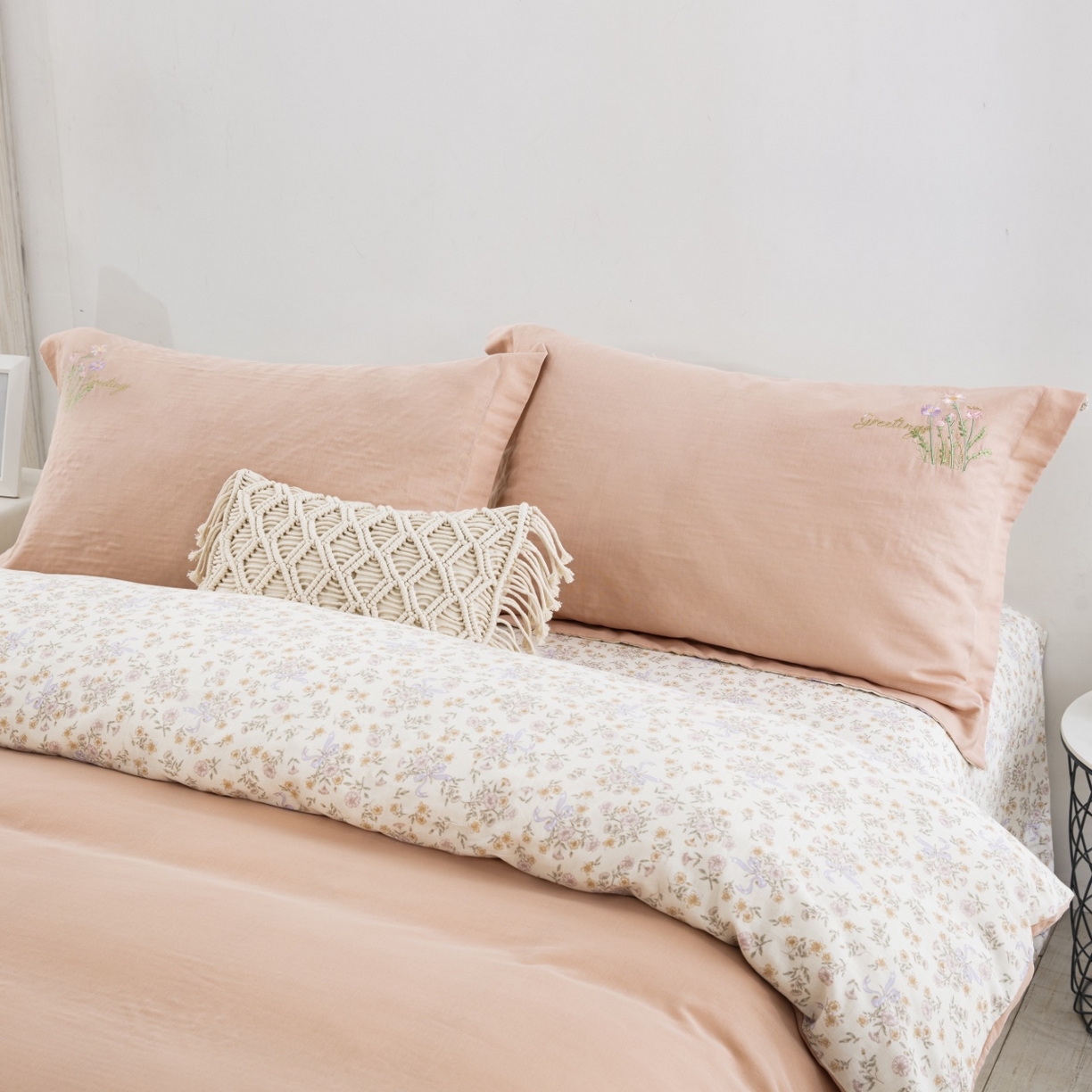 91家纺网 家纺一手货源 找家纺 双层纱家居 2026新款全棉纯棉双层纱绣花绣花四件套初语 初语-玉颜粉